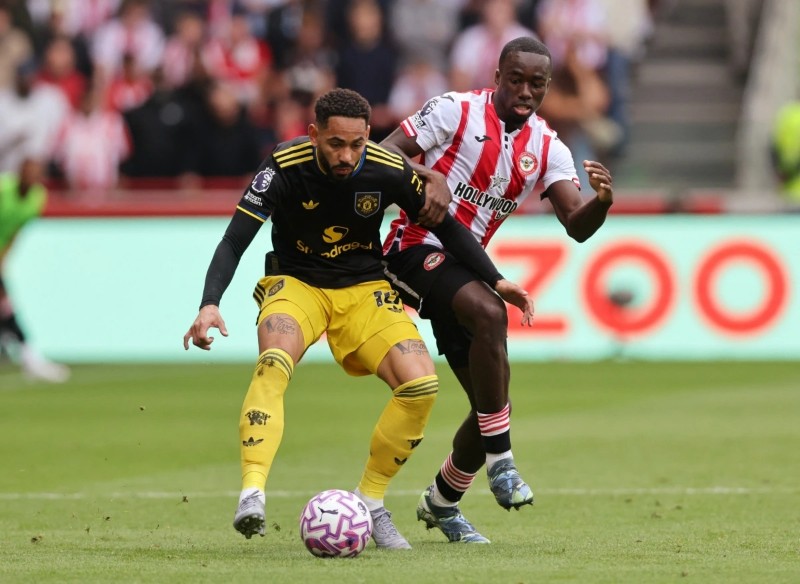 Man United bung sức để giành 3 điểm trước Brentford